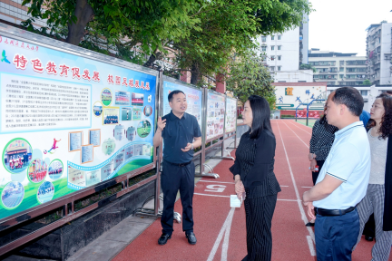 人文四川 达川区人大常委会副主任陈军一行调研逸夫小学《传染病防治法》实施工作