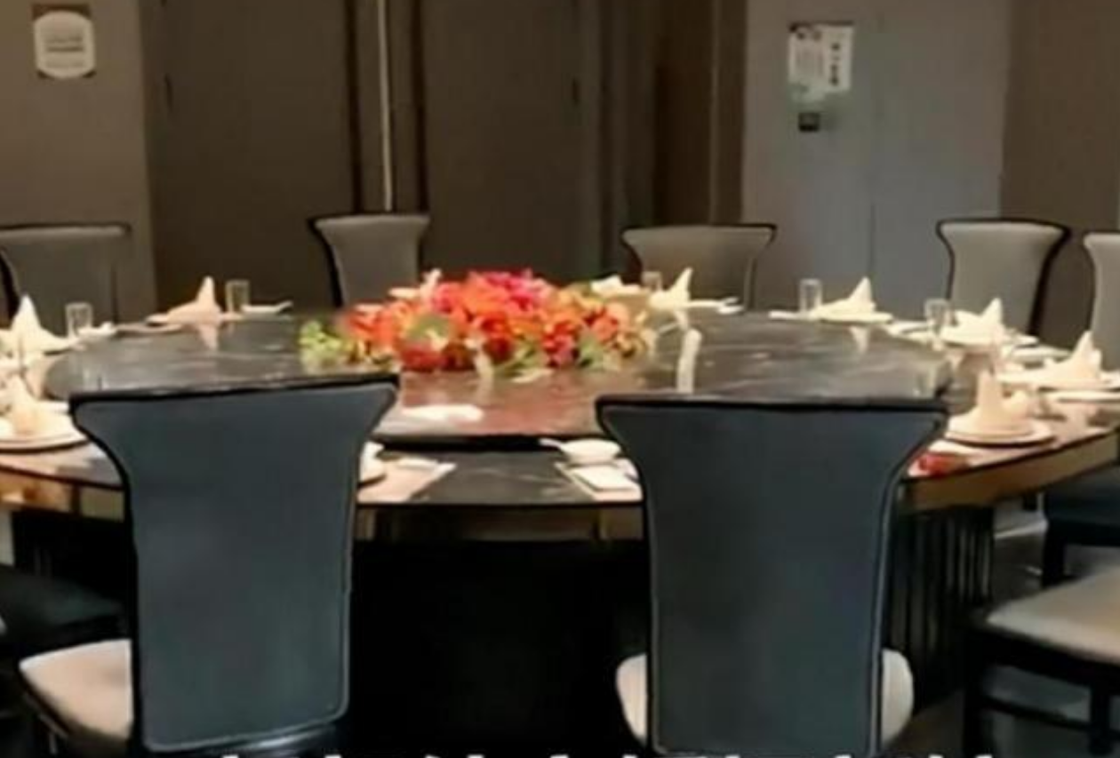 悠悠聊社会 安徽一新郎宴后跑伴郎房间睡觉，把新娘忘在酒店，处理方式很赞！