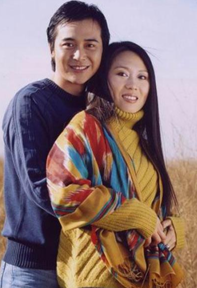 吴琼|27岁娶大15岁著名妻子，结婚16年未生孩子，却依旧恩爱如初