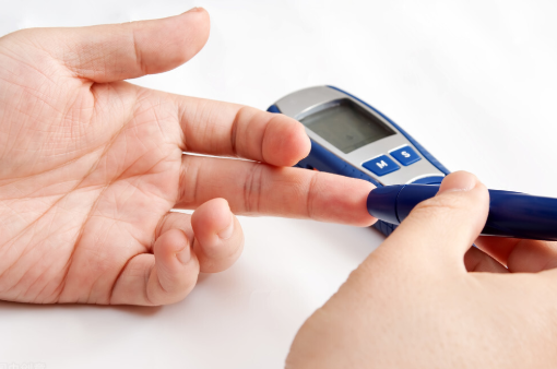 血糖|48岁男子血糖从18到5.6，医生：2物是血糖“清理工”，别不舍得吃