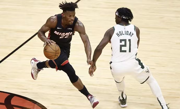 季后赛|4-0，4-2！NBA争冠格局大变，总冠亚军全首轮出局，两大黑马诞生