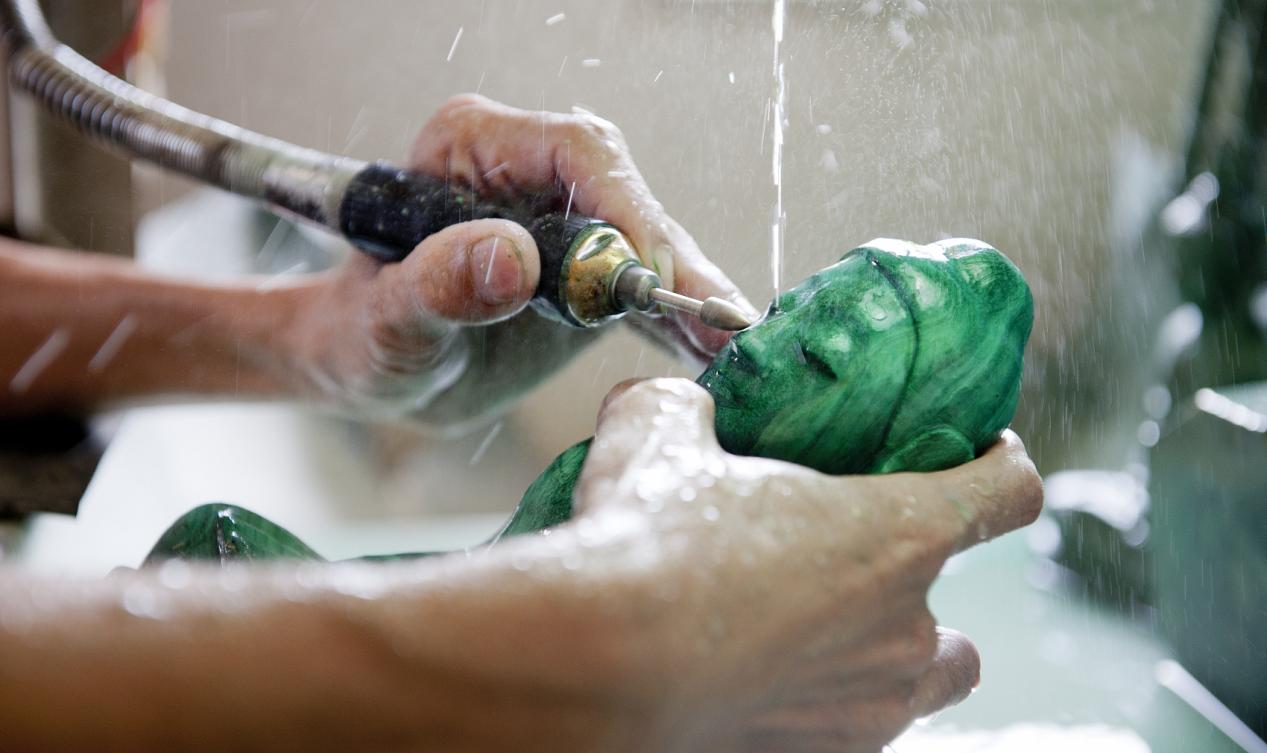 翡翠|多图收藏！翡翠雕刻神佛人物种类及奥秘