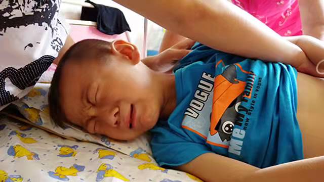 脾胃|积食一来百病生！孩子不断发出的“积食信号”，被很多父母无视了