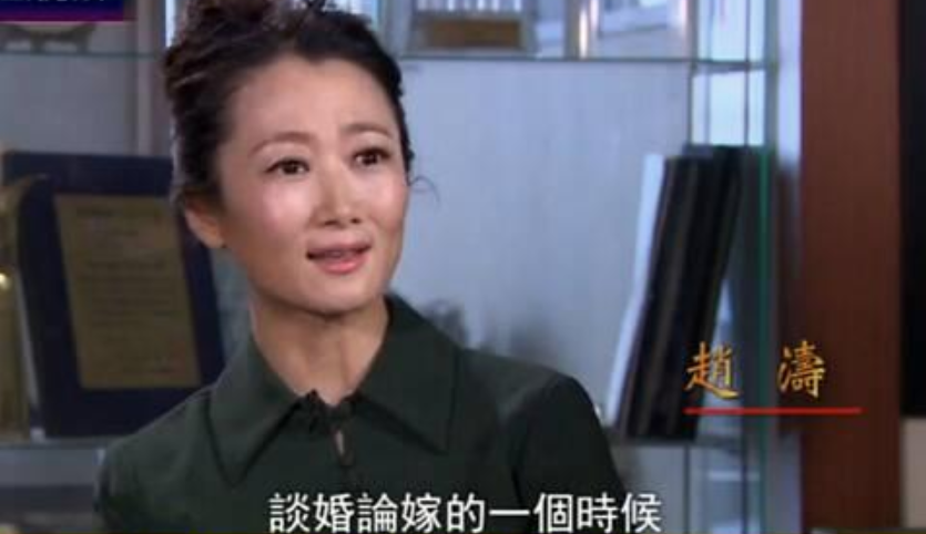 童颜|“著名影后”为保持童颜，20年不吃晚饭不生子，如今42岁老得像62岁