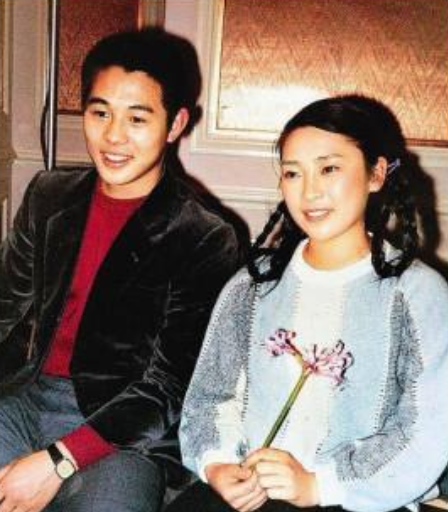 李连杰|李连杰女儿7岁为刘德华伴舞，8岁陪成龙走红毯，如今成这样！