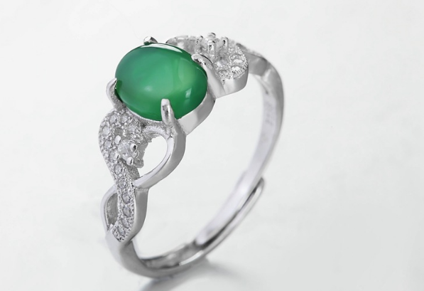 |翡翠里面都有哪些瑕疵？这些瑕疵哪种可以买，哪种不能买