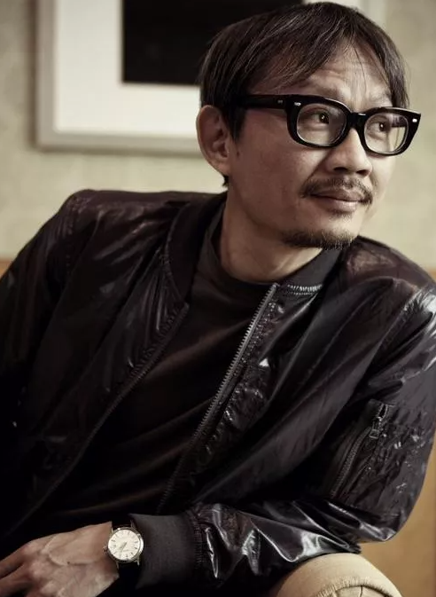 爷孙恋|又一对“爷孙恋”？相差34岁，女演员和大导演深夜回家被拍