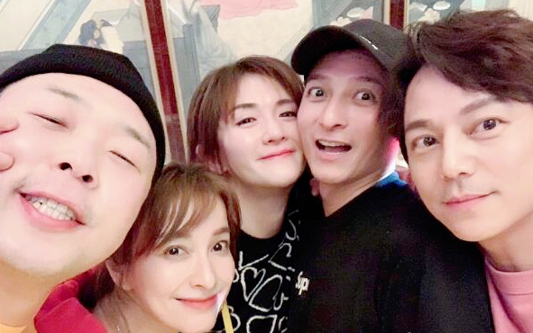 快乐家族|“快乐家族”在跨年晚会上合体的愿望，再度落空！