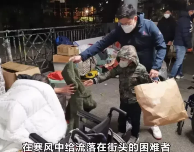 郭晶晶|郭晶晶戴五毛钱发卡，穿几十块钱衣服，却在这件事情上她花了14万