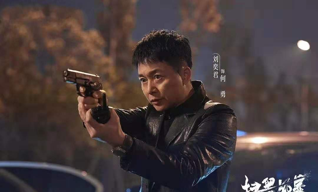 何勇|《扫黑风暴》：裴伟暴露的过程没看懂？答案在何勇的两次试探里