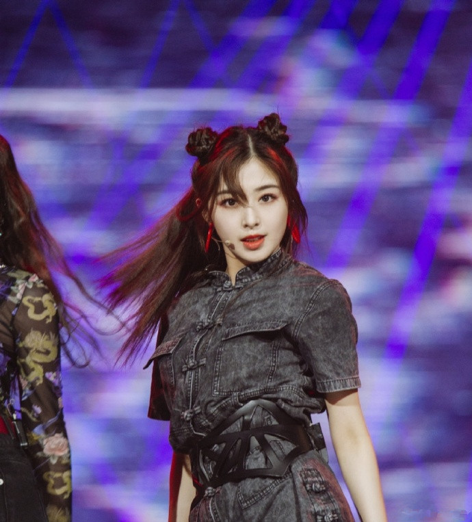 萧亚轩|她是刘德华的“干女儿”，15岁被“潜规则”，今凭《浪姐》终于翻红