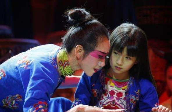 美剧|“小彩旗”彻底变样,22岁就胖成大妈,姨妈杨丽萍:她迷路了