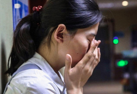 脑梗|59岁女教师脑梗离世，神经内科医生：上了年纪的人，这1件事最好节制