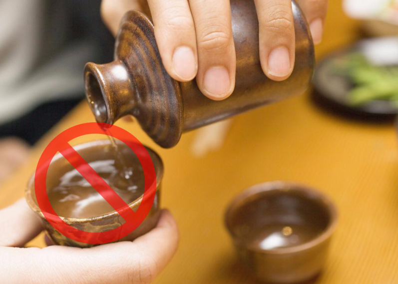 金兰中医学社|50岁大哥，身上开“小红花”，确诊肝硬化，医生：再晚一点，癌就上身了