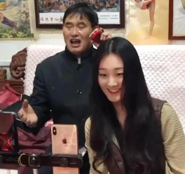 周岩|大衣哥这样的老实人被愚弄，被利用，被抛弃，我们不答应