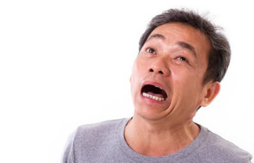 39健康网 43岁牙齿松动被迫拔牙，以为刷牙不到位，其实多数不是，而是这个病……