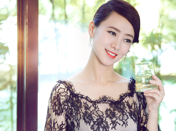 古天乐|一个人人想娶的女星，古天乐“苦苦追求”不得，如今52岁仍美得不像话！