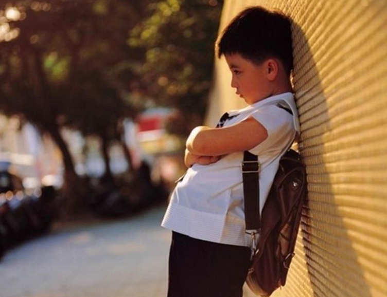 育儿趣事日记|孩子出门总怕生？家长学会“逆向培养”，孩子活泼又阳光