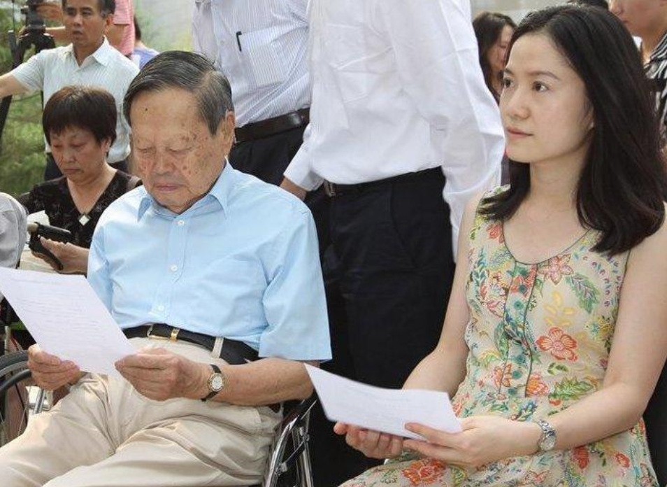 翁帆|98岁杨振宁：等我不在了，我赞成你改嫁！翁帆深情回应13个字