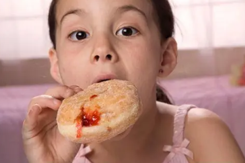 佳美育儿|在日常生活当中，有哪些东西不能给孩子吃，会容易影响他们的身高