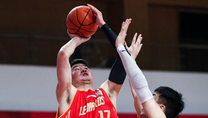 顾全|29+3+4！顾全14中10太高效，复仇北京首钢，带队豪取8连胜