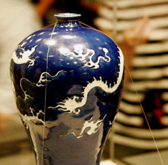 梅瓶 祖上留下传家宝传承了二百年，被后人15元卖掉，现在价值5亿