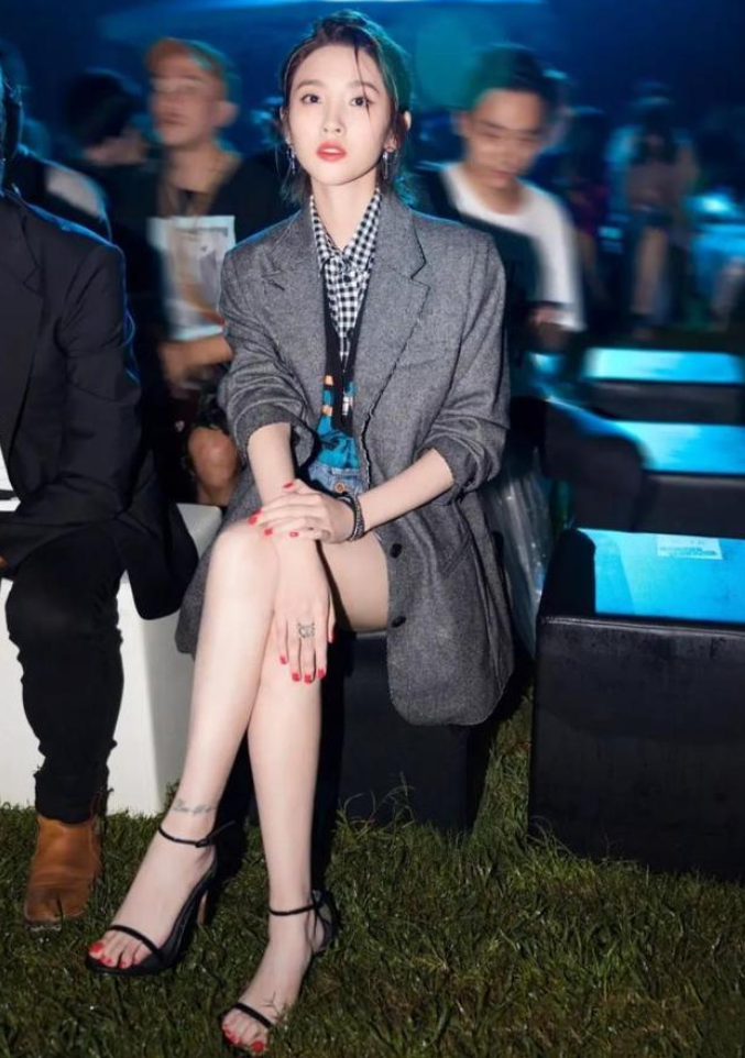 唐艺昕|有种“整容”叫结婚一年后，张若昀没啥变化，唐艺昕已经认不出来