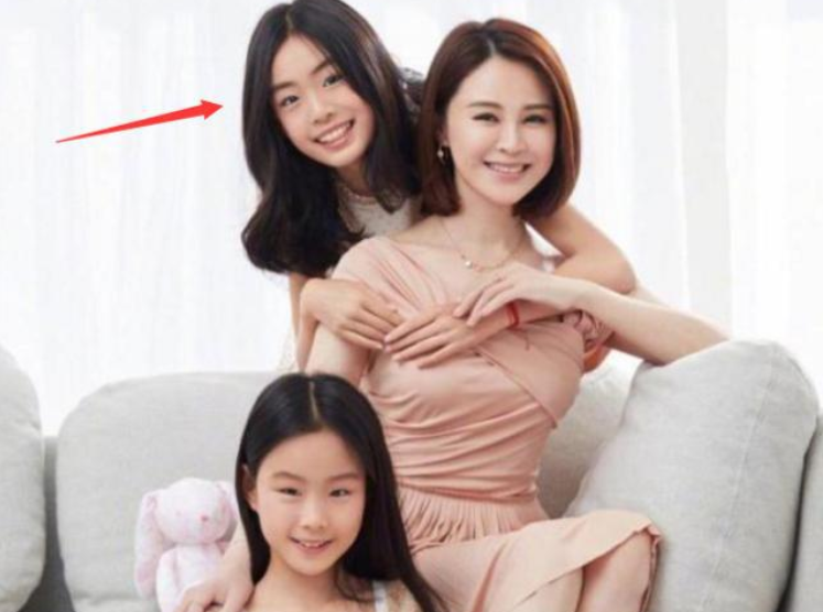 佟大为|佟大为大女儿爆红，撞脸王祖贤，被网友称为最漂亮的星二代