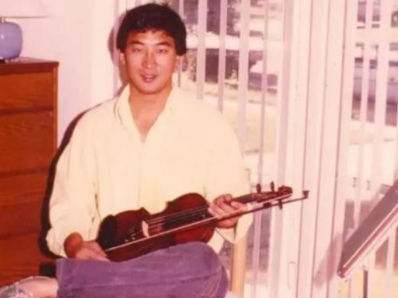 颜夕趣史 北京小伙17岁进北大，20岁上哈佛，被法国女友拒绝后跳楼自尽