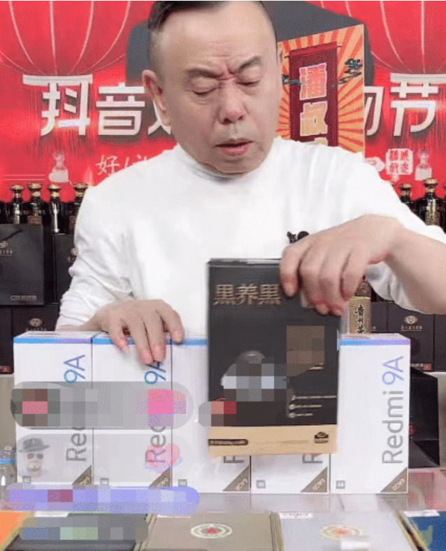 御姐|潘长江直播卖黑芝麻被喷，满屏都是嘲讽，网友吐槽：心都吃黑了