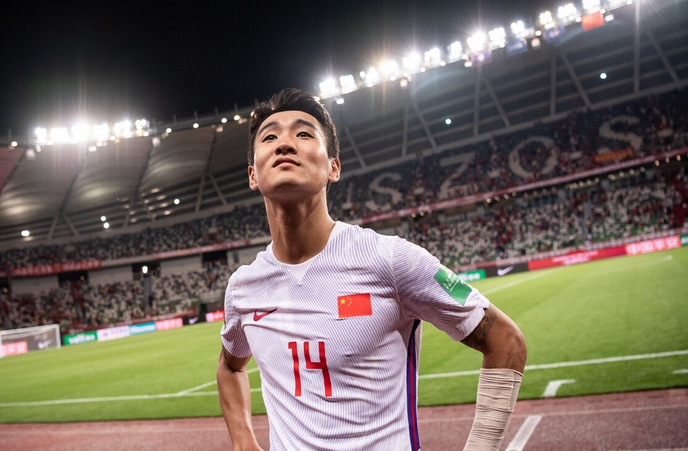 国足|重磅官宣！国足补招45球金靴，27人后天飞迪拜，中超将迎2大巨变