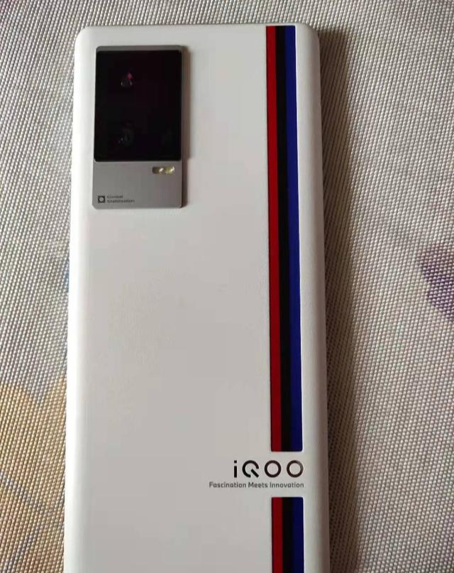 绝版的温柔|最近想换手机了, 6000以内有什么推荐?