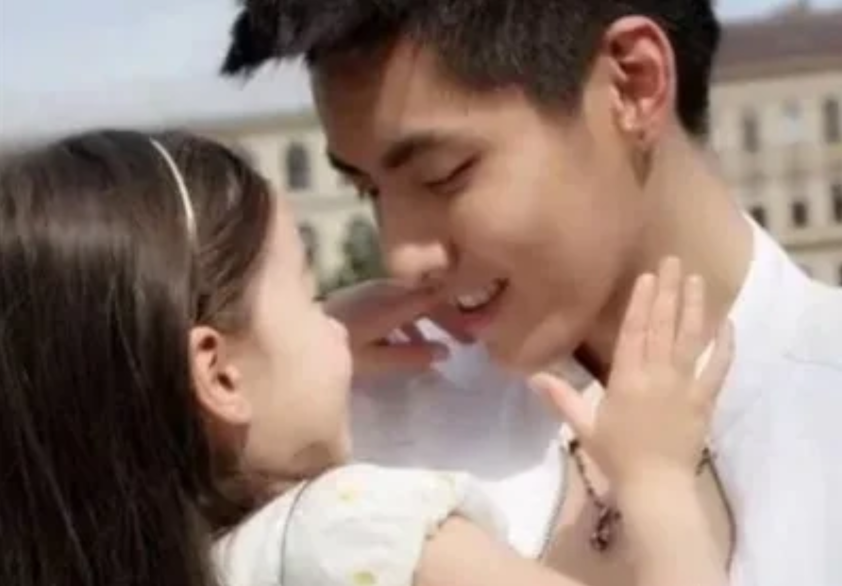 新晋宝妈育儿记|王思聪做梦都想戴的手表，托人买都买不到，结果有人先戴上了