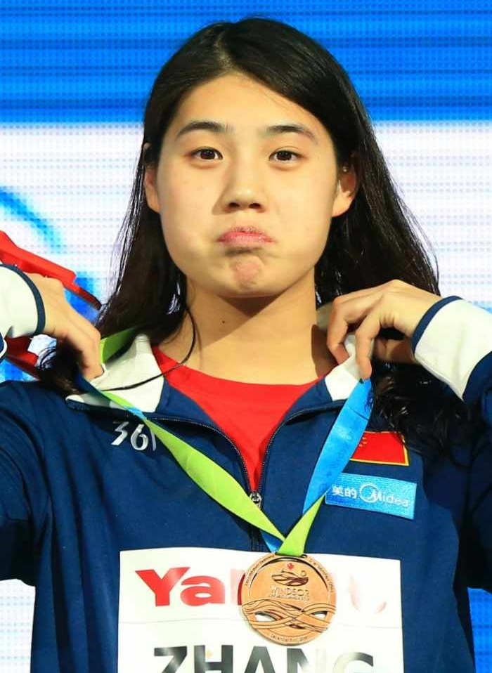 建军节|张雨霏妈妈，对她有着巨大的影响，妈妈亮相的时候，这颜值绝了