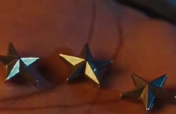 阿贾克斯|点赞！阿贾克斯把冠军奖杯熔化，制成银星赠予4.2万名季票持有者