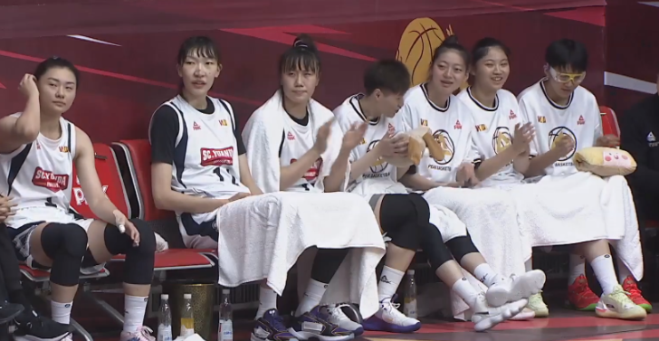 女篮|5战全胜！四川女篮51分轻取北京，韩旭单场8帽，陈晓菊神仙球