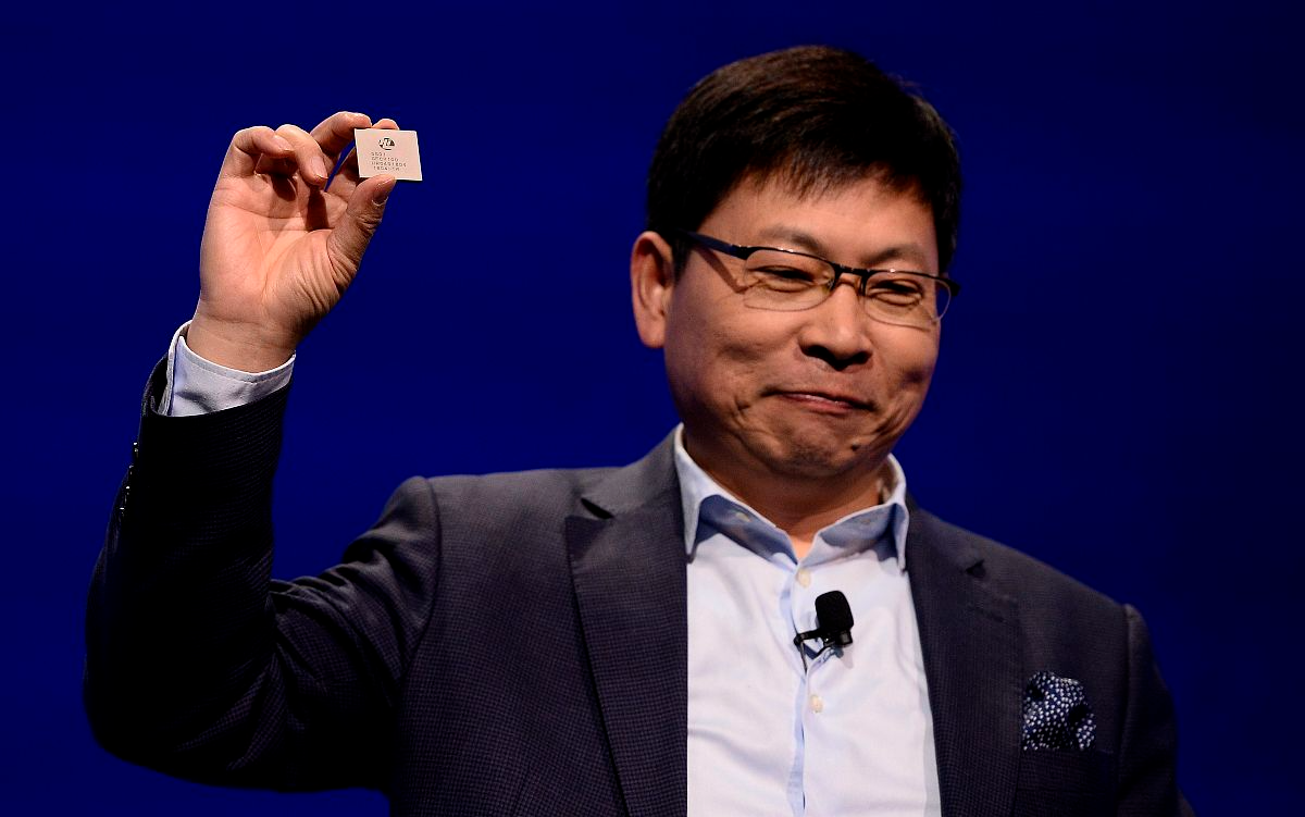 麒麟9000|华为又一款旗舰曝光，出场即有鸿蒙加持，“花粉”不得不产生怀疑