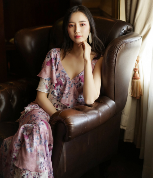 娱乐圈|她19岁因“一字马”爆火，数次拒绝进娱乐圈，现25岁就已成千万富婆！