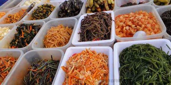 牛奶|牛奶是胃病的“发物”？医生：想远离胃病，“2物”或尽量少吃