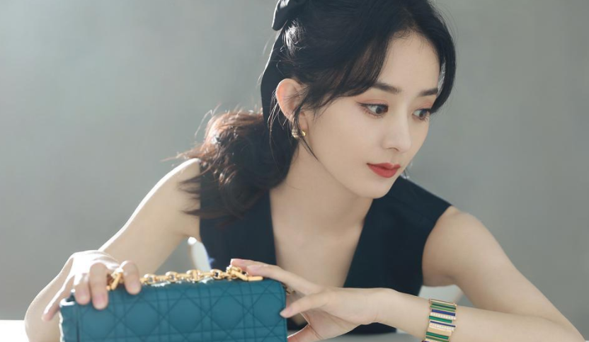 赵丽颖|赵丽颖亲弟：撞脸霍建华，在老家打工照顾父母，妻子颜值不输姐姐