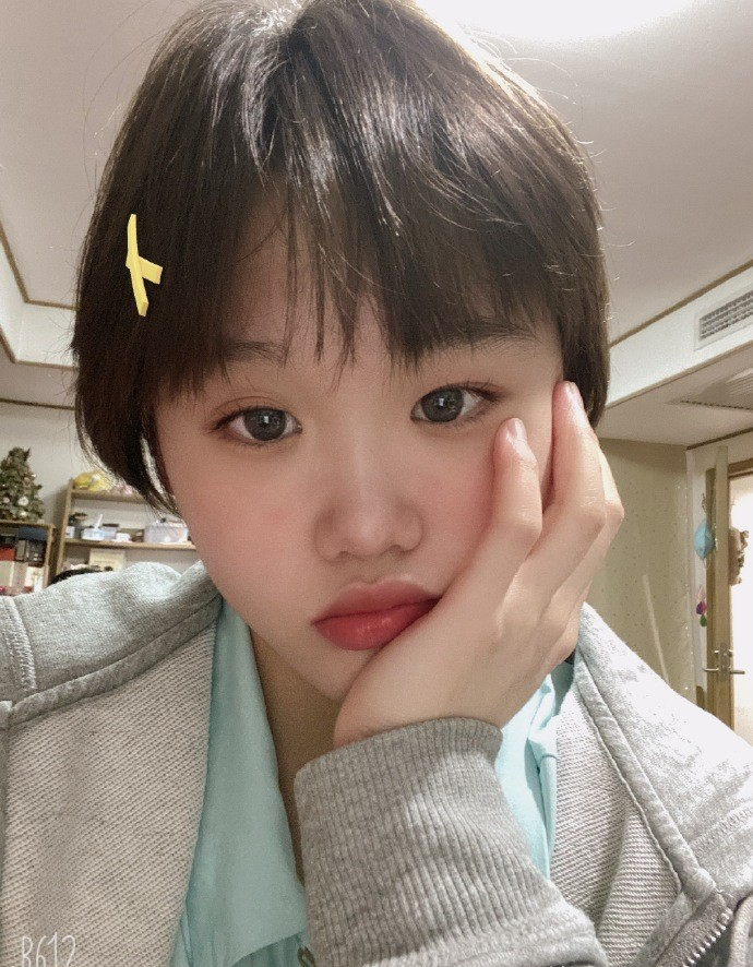 易烊千玺|张家齐5岁与郭晶晶合照，扎小辫好可爱，用12年追上了偶像郭晶晶