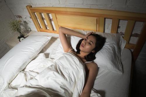 千金芳 喝一杯等于5罐红牛，很多人追捧，医生：无知！这是在自毁睡眠