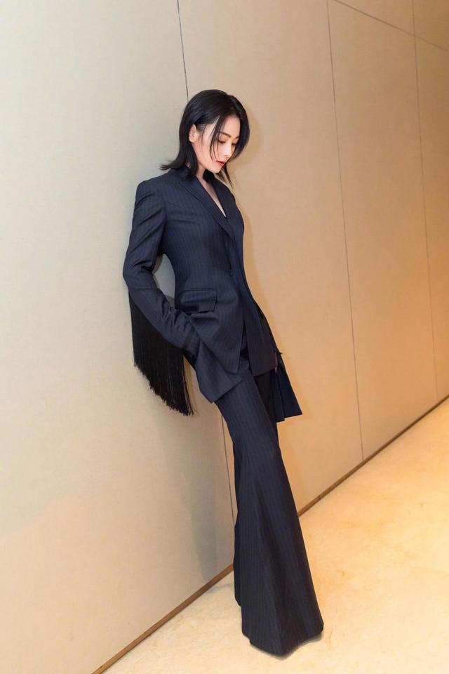 穿衣搭配|如何让穿衣更时髦？一定要学学张馨予的穿衣，气场感超强