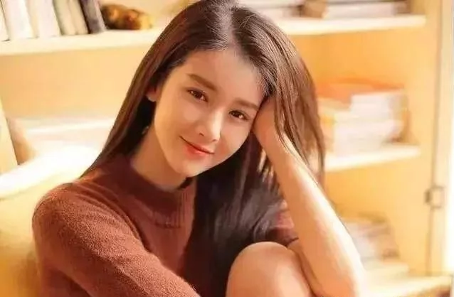 橙子正能量 女人暗恋你，不好意思表白，却会给你这些暗示