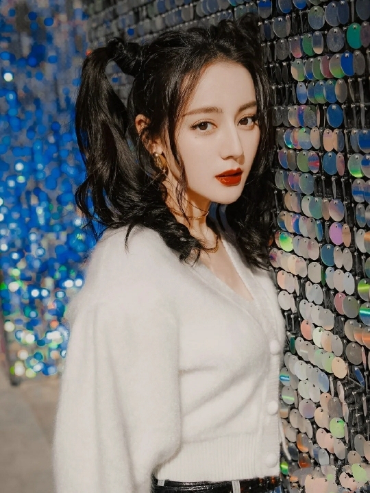 杨超越|俏皮减龄的双马尾，杨幂杨超越温柔少女，而她的双马尾很是甜美