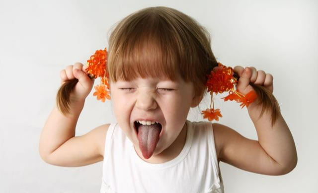 知否知否啊|2-3岁的小孩脾气特别大、特别倔是怎么回事？该如何改变？如何教育？