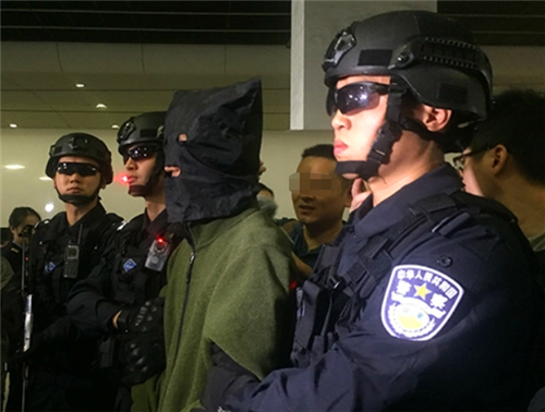 高材生抢劫1500万逃亡云南,竟成当地成功人士,因同伙自首暴露