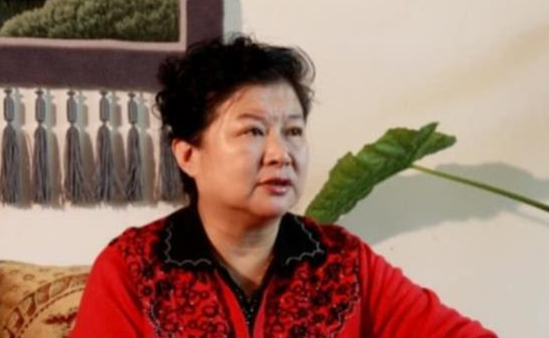 闫学晶|闫学晶藏了48年的“亲妈”，原来就是我们熟悉的她，还是个大腕