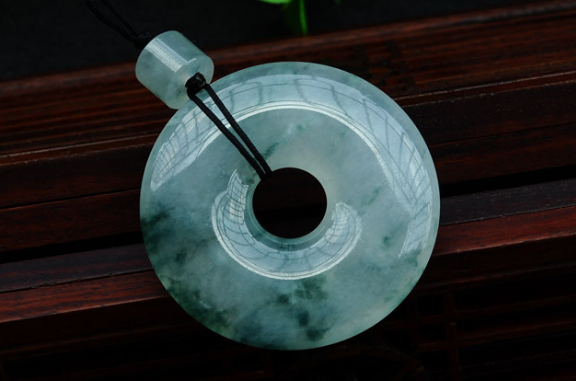 翡翠|还在用老方法鉴别翡翠饰品吗？你已经落伍了，快学习这几条新的