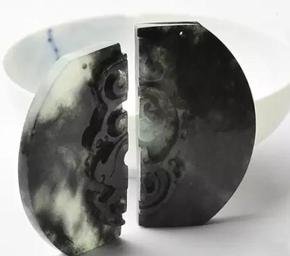 压胜钱|翡翠里面有一种乌鸡种，你对它有没有了解？是一匹真正的黑马